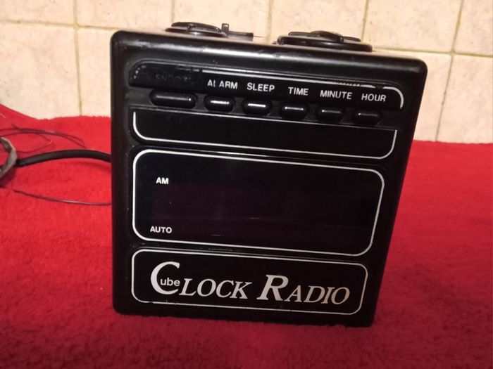 1980s Academy Am/fm  Cube Clock Radio