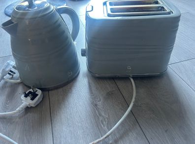 kettle and toaster swan