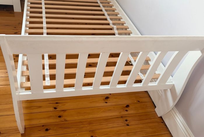 Single bed - white sleigh bed