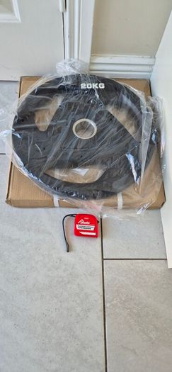 brand new 2x20kilo olympic tri grip weight plates .