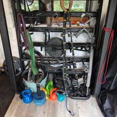 Weight plate storage+barbell holder