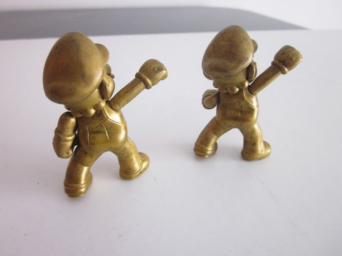 Nintendo Gold Trophy Series Super Mario Jakks 2.5" Figures X2