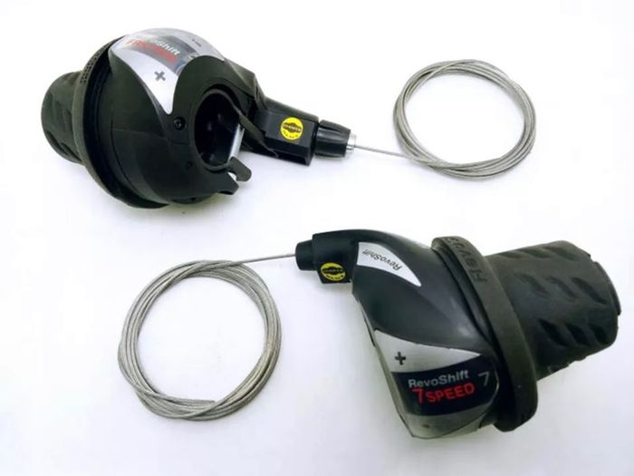 Shimano RevoShift SL-RS36 Twist Grip Shifter -3/7/21 Speed + Grips Black 100% ORIGINAL AND BRAND NEW.