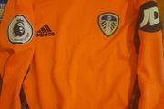 leeds United Age 7/8 goalkeeper shirt and shorts