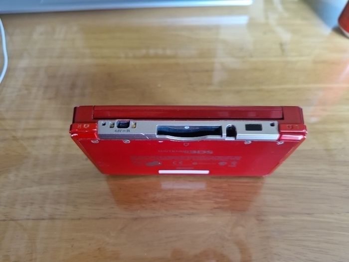 Nintendo 3DS Metallic Red