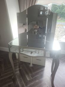 Stunning Mirrored Dressing Table