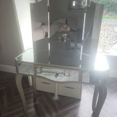 Stunning Mirrored Dressing Table
