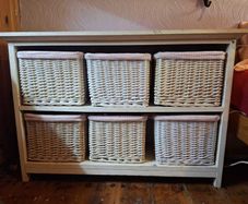 Storage unit with wicker baskets