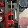 Never used heavy duty pipe threading cutting screwing set in hard case Image 7