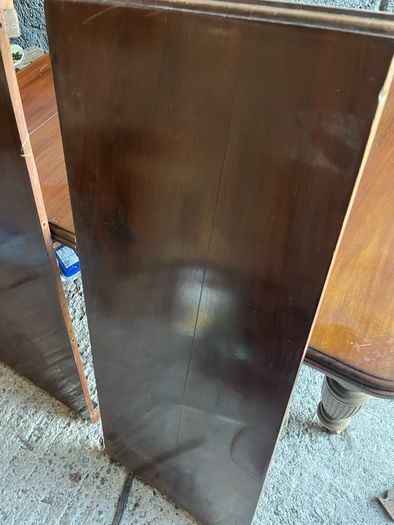 Vintage maghoney  table .  With extending  winder