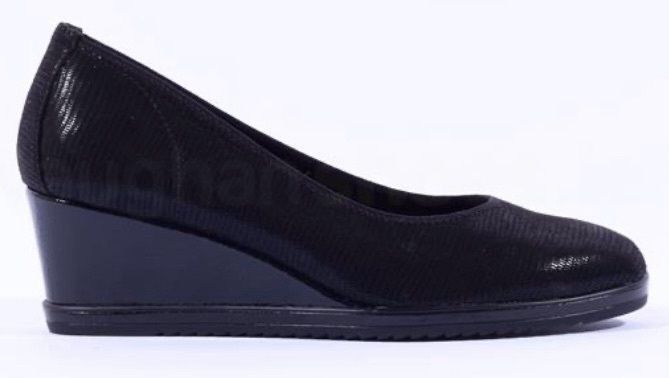 New wedge shoes, size 7