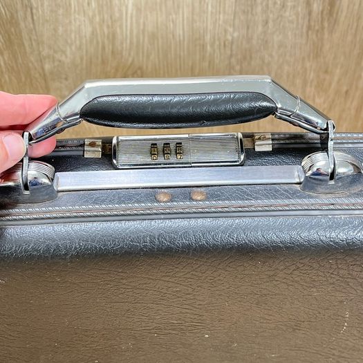 Vintage American Tourister Black Hard Shell Escort Slim Briefcase - No Code