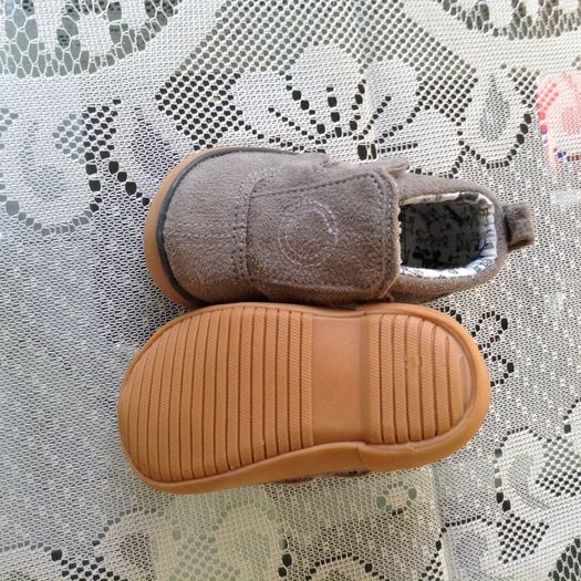 Boys brand new shoes size is 1 (uk 0.5)