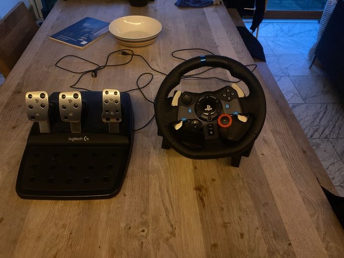 Logitech G29 Force Feedback Wheel + Pedals