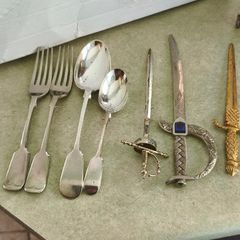 Vintage -Fiddle Pattern- silver plated flatware 4 pieces, similar in style to those produced in the Victorian era 18.00E. And 3 letter opener each is 10.00 euro