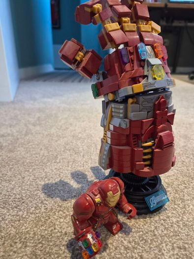 Iron Man Infinity Gauntlet 'Lego' bricks
