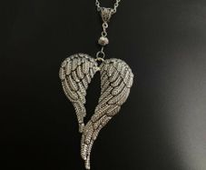 Beautiful Angel Wings Pendant + Chain