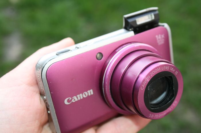 Canon Power Shot SX210 IS 14.1MP Digital Camera