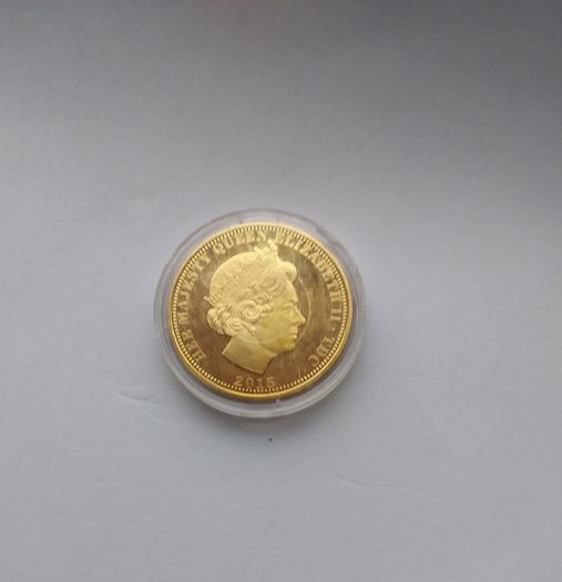 Queen Elizabeth II , " Long To Reign Over Us " 2015 Limited Edition Golden Crown