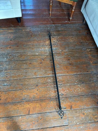 Black Metal Extendable Curtain Pole