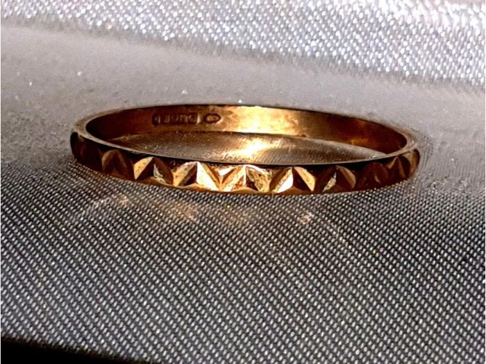 Vintage Hallmarked 9k Yellow Gold Geometric Ring
