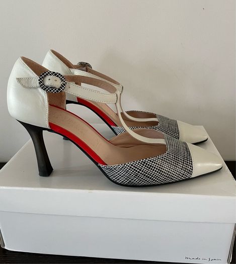 Hispanitas heels and handbag