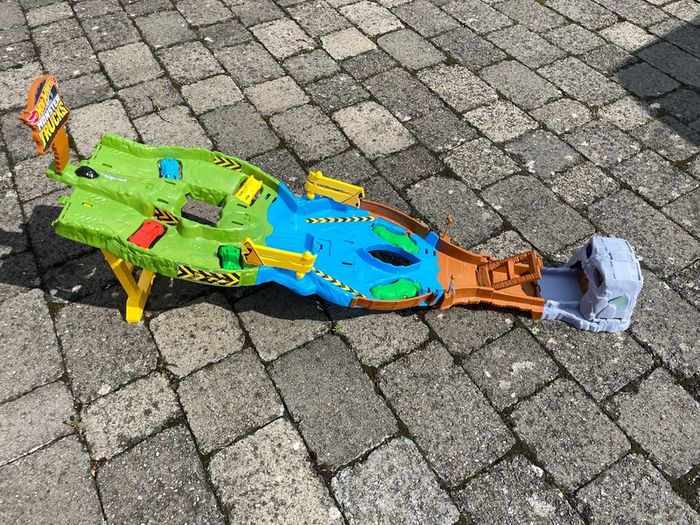 Hot Wheels Monster Trucks Wreckin Raceway