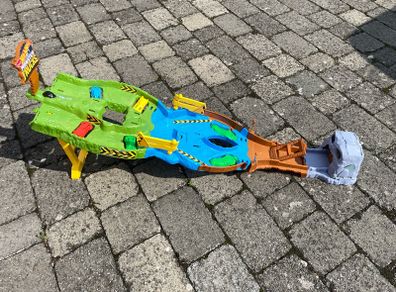 Hot Wheels Monster Trucks Wreckin Raceway