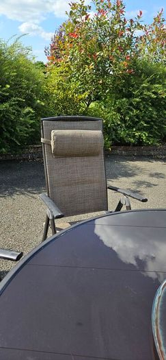 garden furniture table and 5 chairs