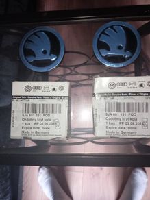 4 x Skoda alloys caps and front logo
