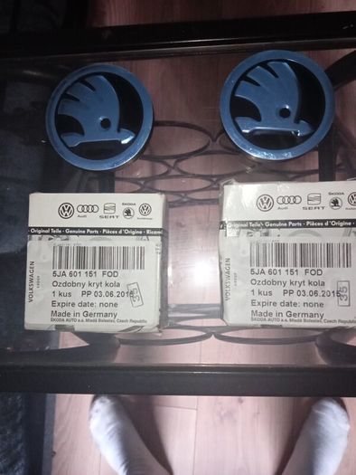 4 x Skoda alloys caps and front logo