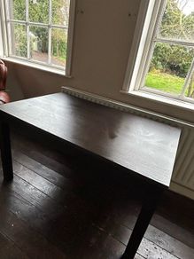 Dinning room table (extendable).