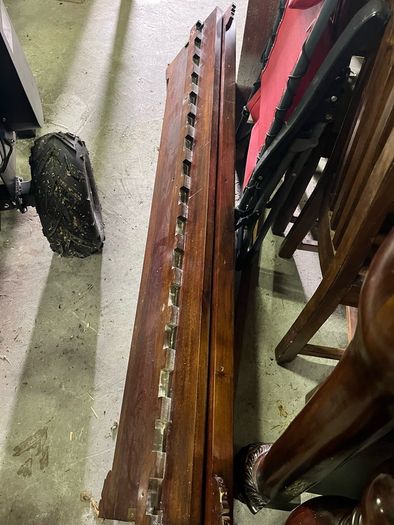 King Size Solid Wood Sleigh Bed. Mahogany Style. Excellent Condition