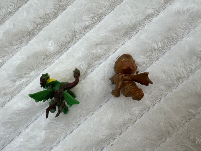 Mystery Dragon Series 1 mini Spin Master Dreamworks Dragons Barf and Belch and Meatlug  approx. 5 cm. damaged boxes Please see photos