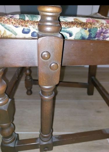 8 Ercol chairs: 6 chairs / 2 carvers