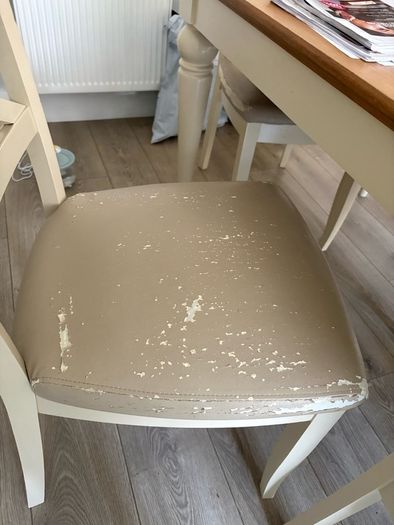 Extendable dining table with 6 chairs from hanley's