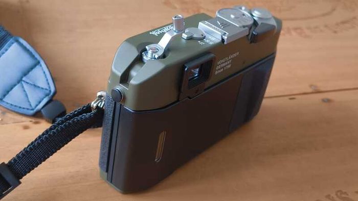 Voigtlander Bessa R2 Olive 35mm Rangefinder