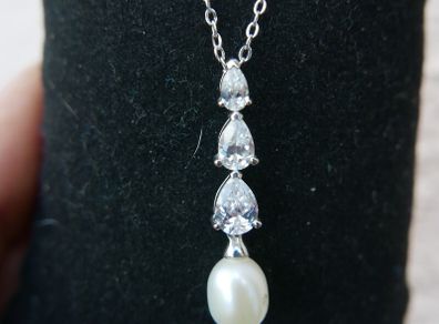 9Ct White Gold 375 Shell Pearl Zirconia Drop Pendant 2,5g L-11"