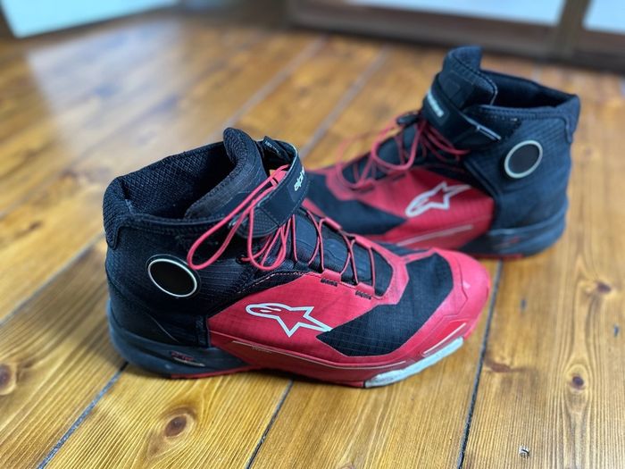motorcycle shoes Alpinestars