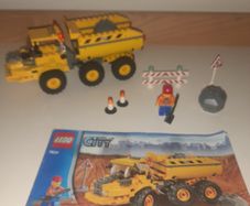 LEGO City Dump Truck (Set 7631)