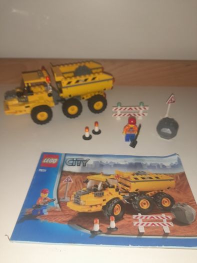 LEGO City Dump Truck (Set 7631)