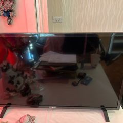 32-inch HD Ready Smart LED TV.