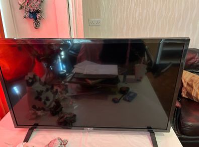 32-inch HD Ready Smart LED TV.