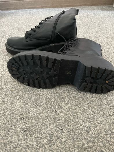 Black boots size 7