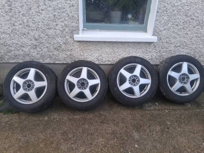 Bridgestone giro st5 alloys 5x114.3 and 5x100