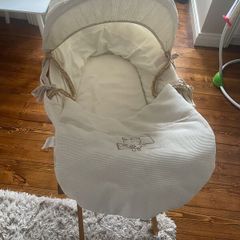 Mamas and Papas Moses basket and stand