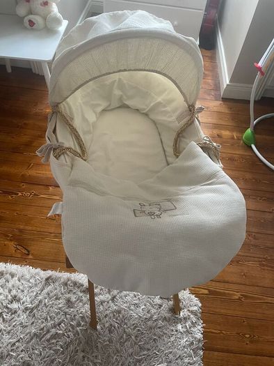 Mamas and Papas Moses basket and stand
