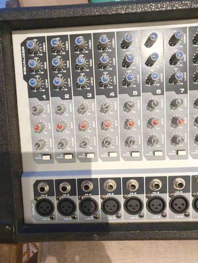 Peavey i8B 8 channel mixer & Power amplifier