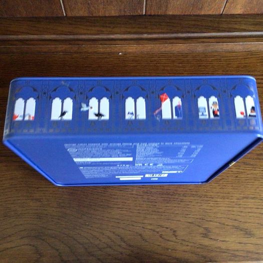 Commerative  Royal Tin with working clock face