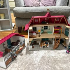 Schleich Horse Club lakeside Country House and Stable